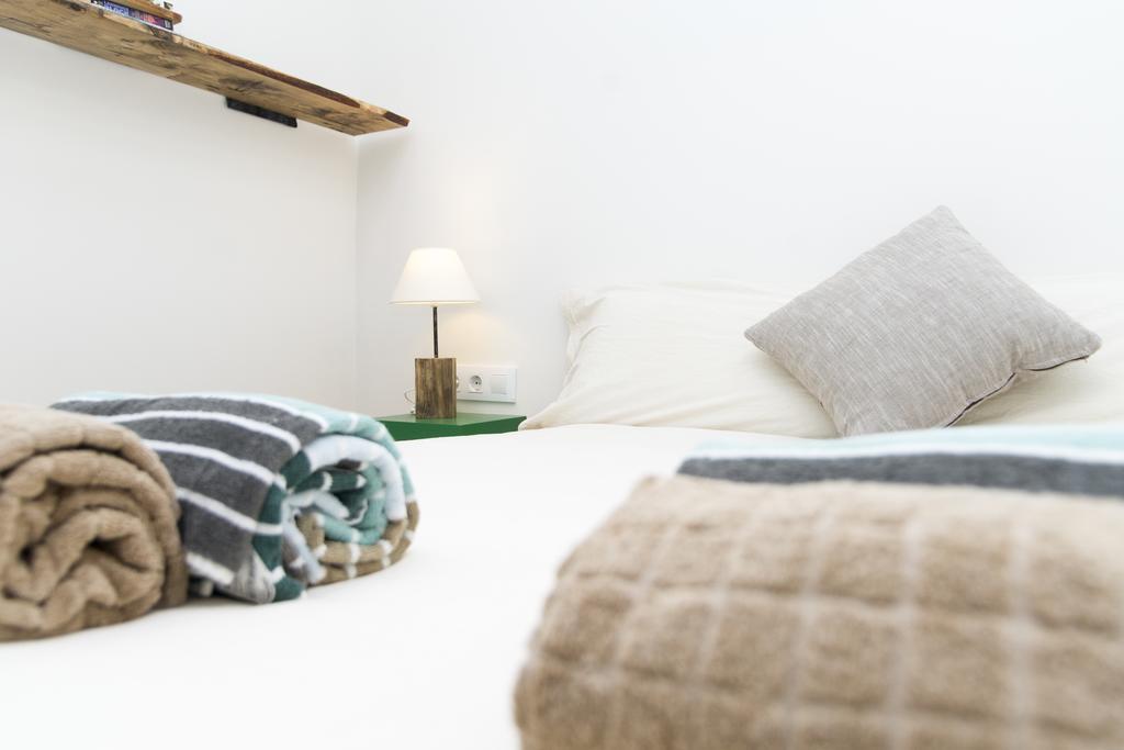 Apartments Barcelona Sagrada Quarto foto