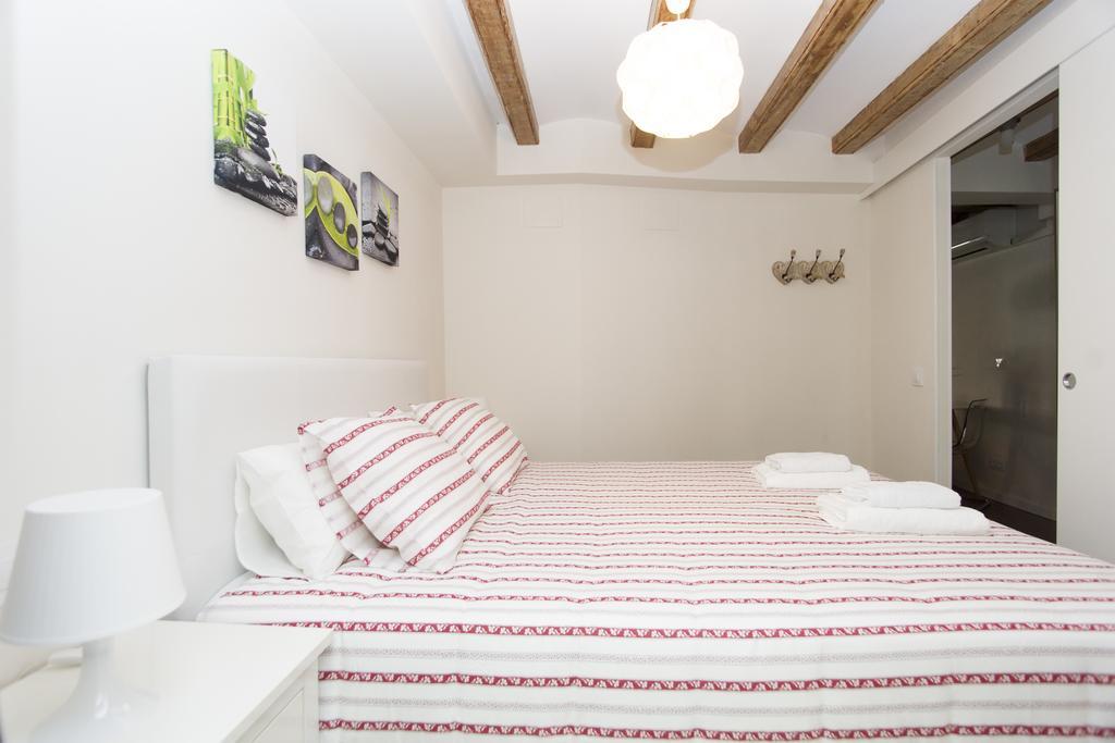Apartments Barcelona Sagrada Quarto foto